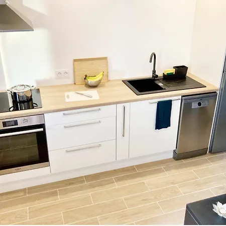 New 10 Minutes' Walk From The Lägenhet