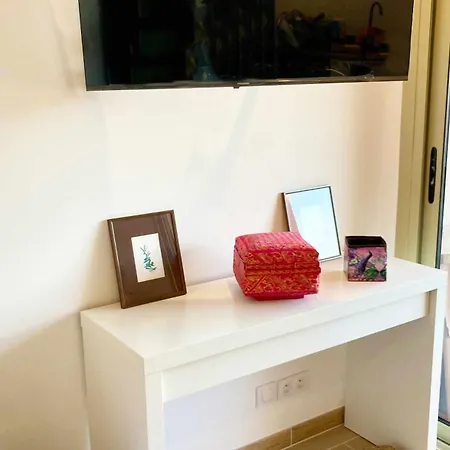 New 10 Minutes' Walk From The * Antibes