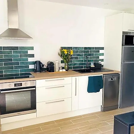 New 10 Minutes' Walk From The Apartman