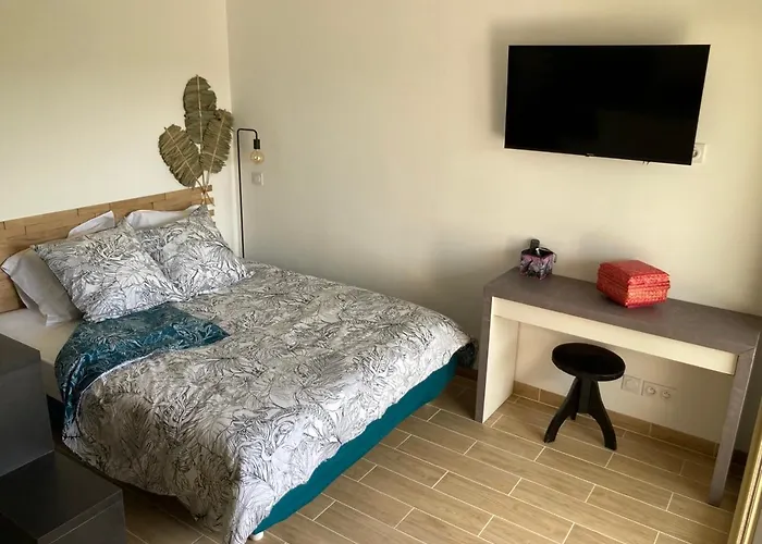 New 10 Minutes' Walk From The Apartament *