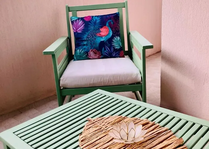 New 10 Minutes' Walk From The Apartament