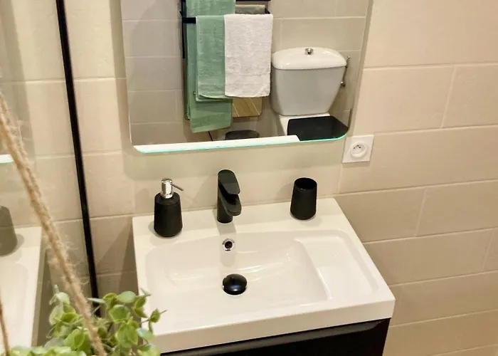 Apartament New 10 Minutes' Walk From The