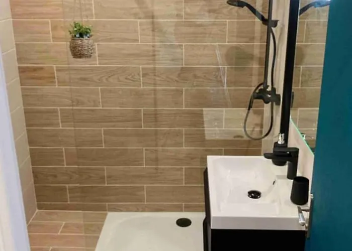 Apartament New 10 Minutes' Walk From The